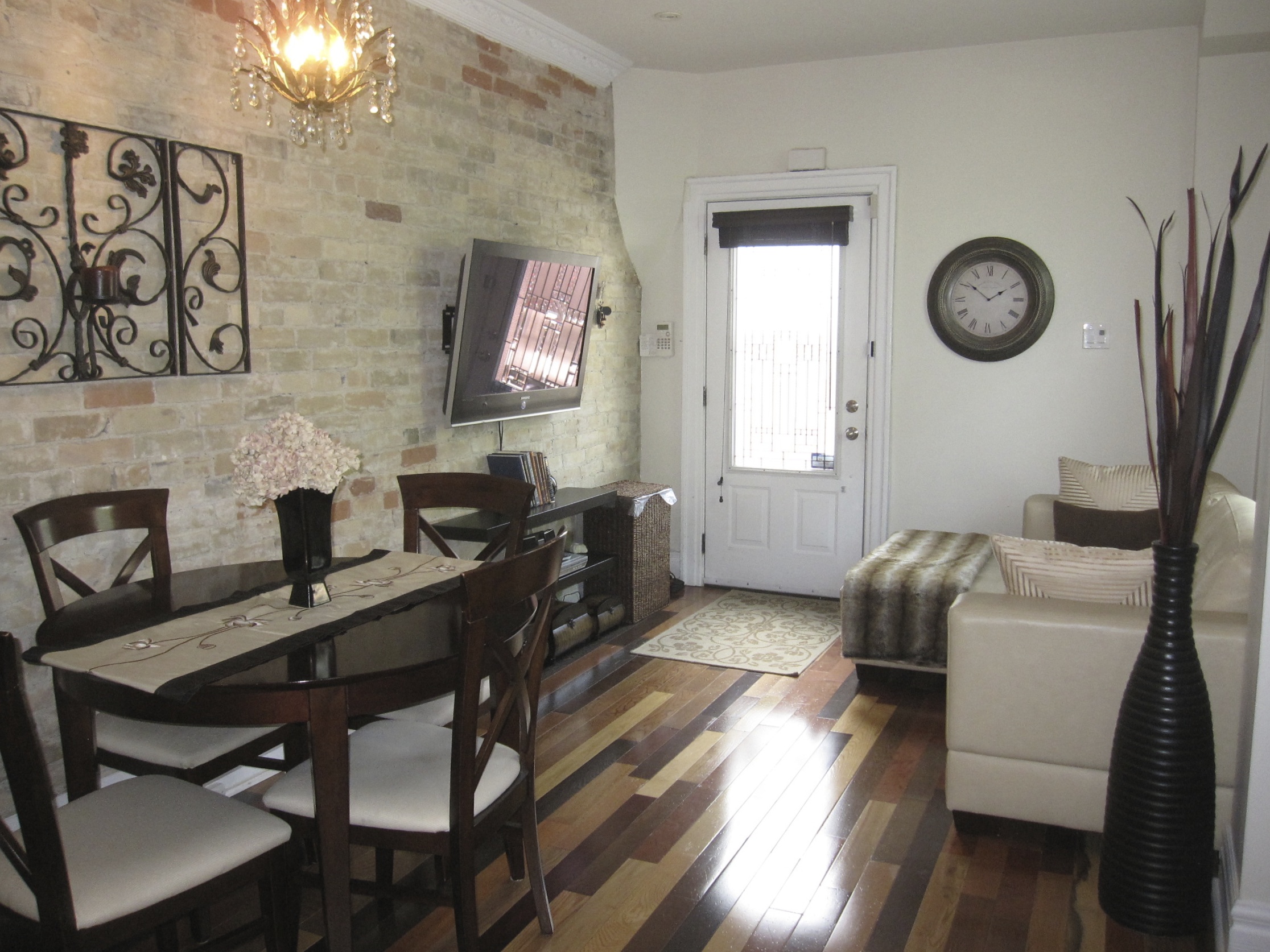 2A Tiverton – South Riverdale Victorian Charm Meets Leslieville Modern Chic – Executive 3+1 bed, 1 1/2 bath, 2 1/2 Story Home with Secret Loft!