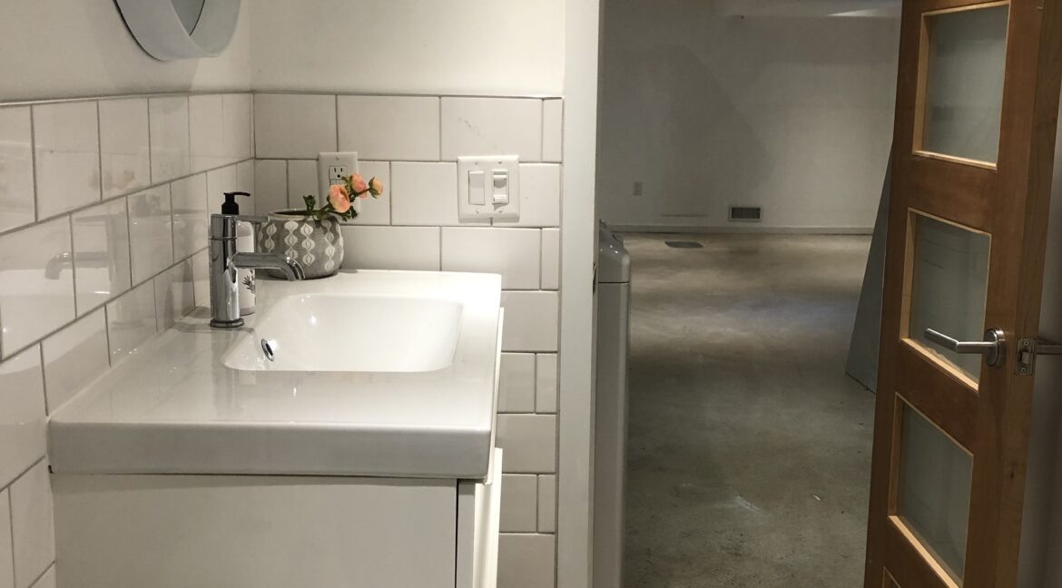 18 Basement Washroom