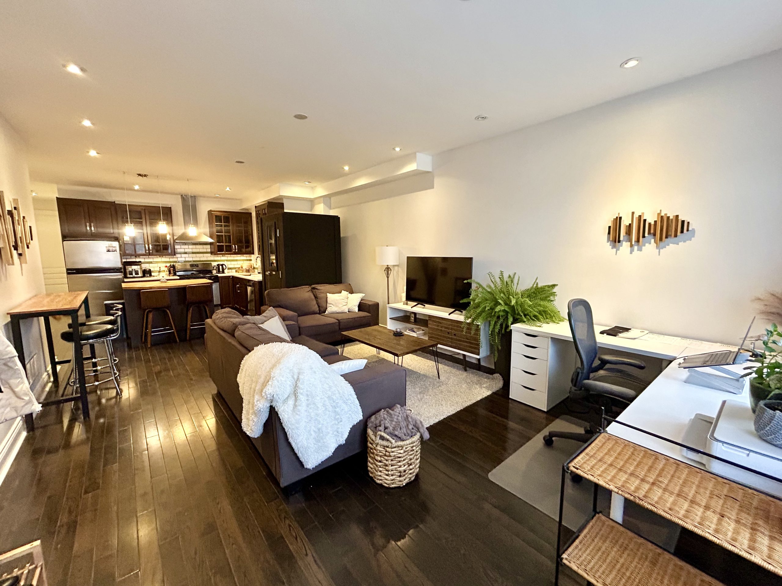36 Coxwell Fabulous One Bedroom Leslieville / Upper Beach Main Floor Suite