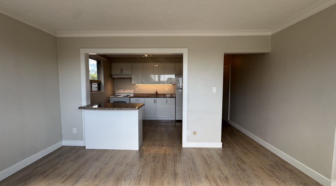 14 Living to kitchen