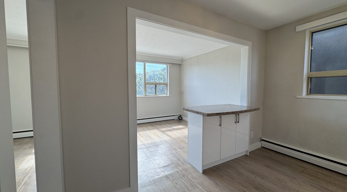 7 Kitchen island 1