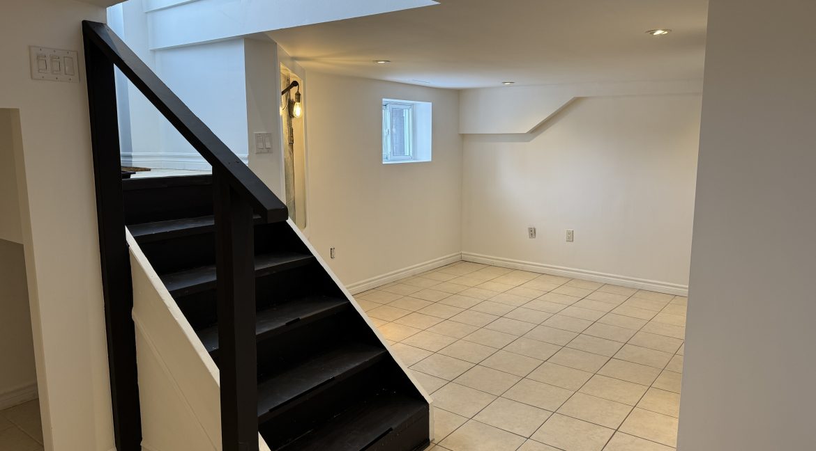 2 Entry to living room